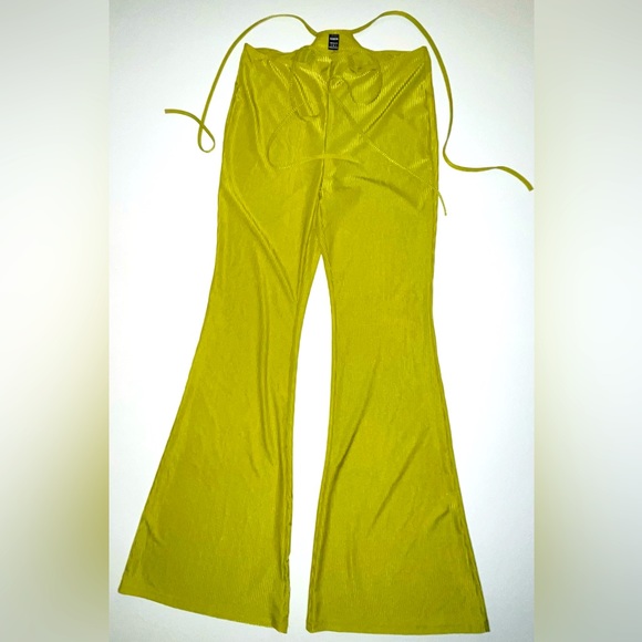 SHEIN High Waist Flare Trousers w/ Waist strap. - Picture 1 of 5